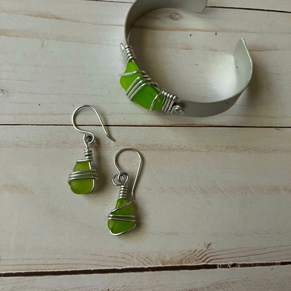 Jewelry - Silver and Green Stone Bracelet and Earring Set